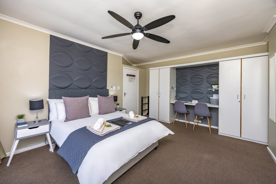 10 Bedroom Property for Sale in Plattekloof Western Cape
